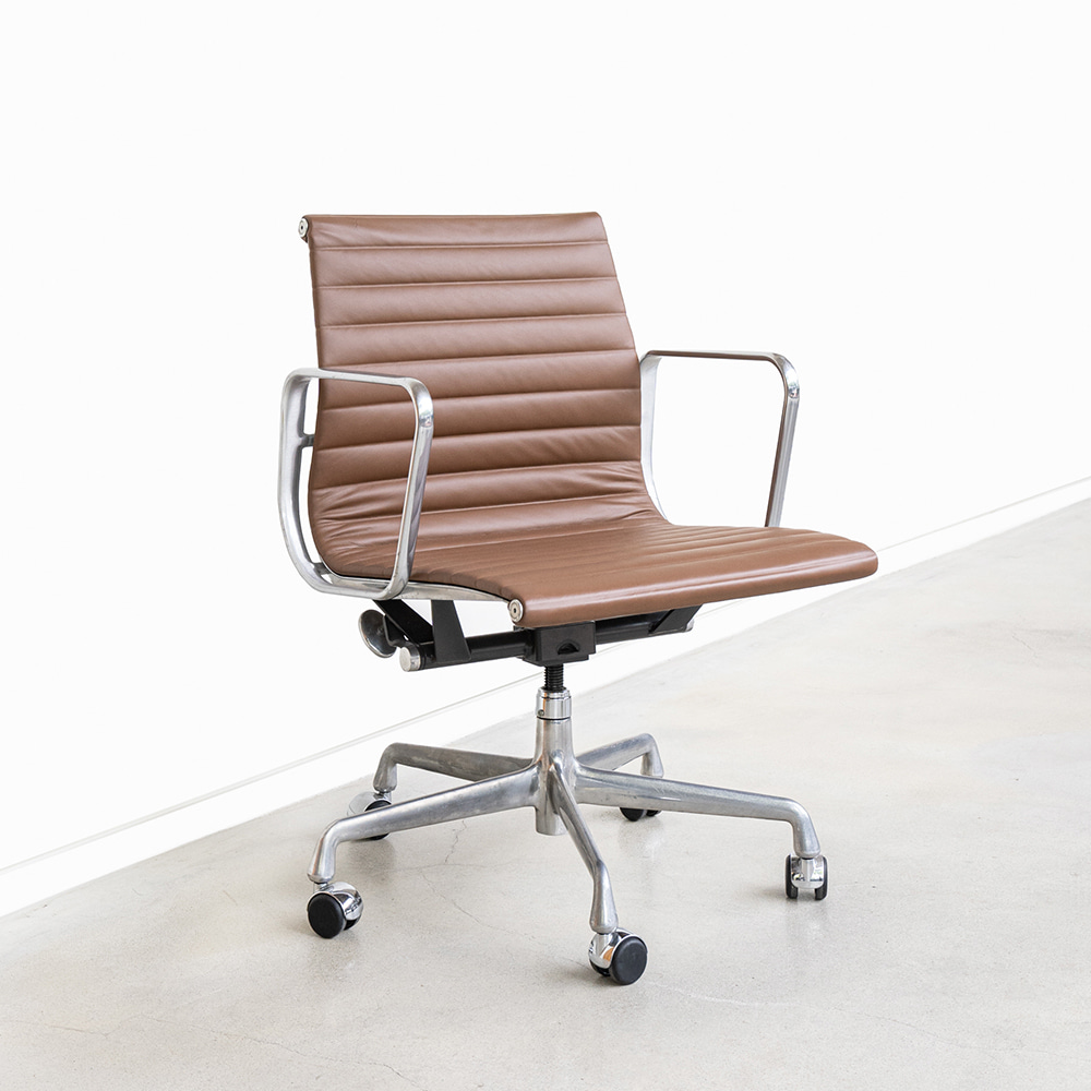 Aluminum Group Management Chair ( Brown Leather ) - A001