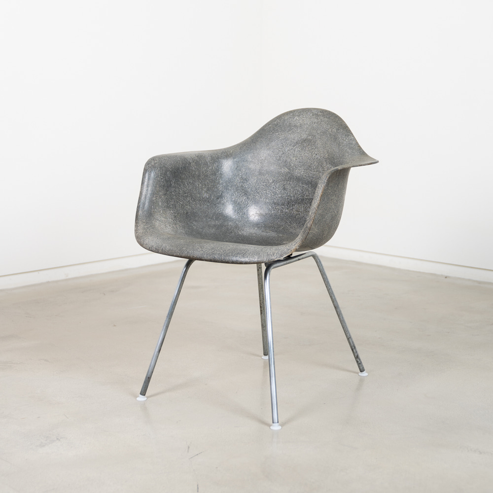 DAG Chair (Elephant Hide Grey)