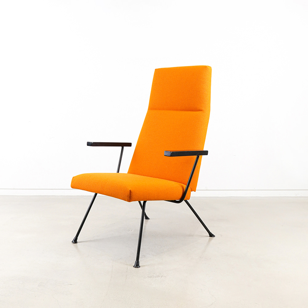 1410 Lounge Chair by Andre Cordemeyer