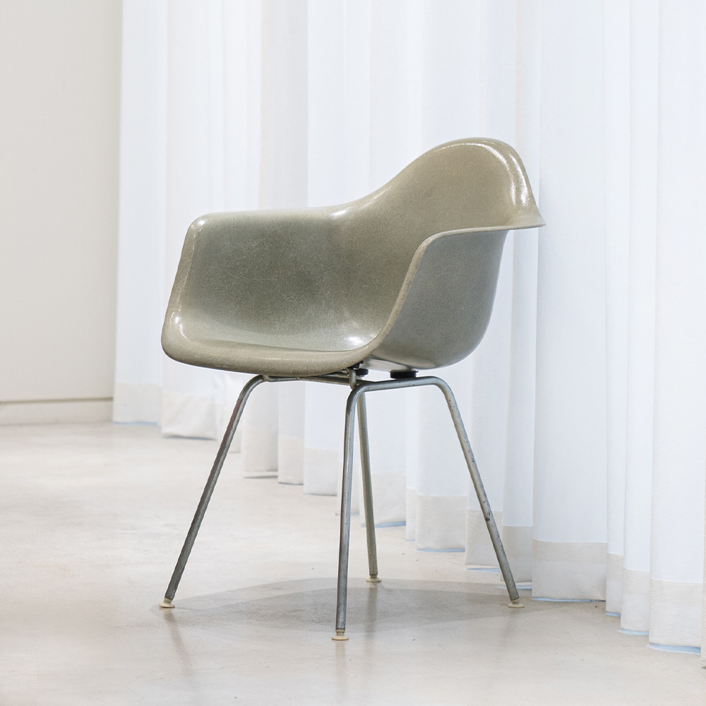 DAX Chair (Seafoam Green)