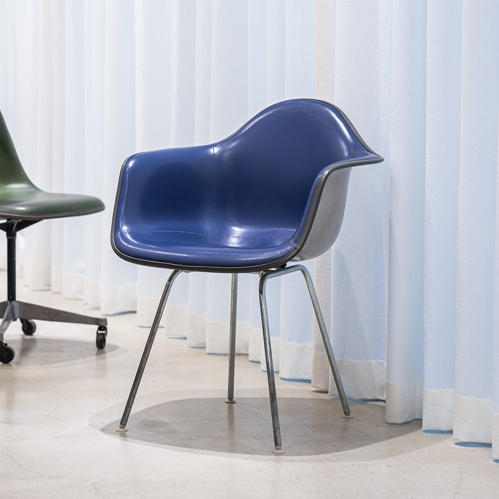 DAX Chair (Ultramarine Blue/ Naugahyde)