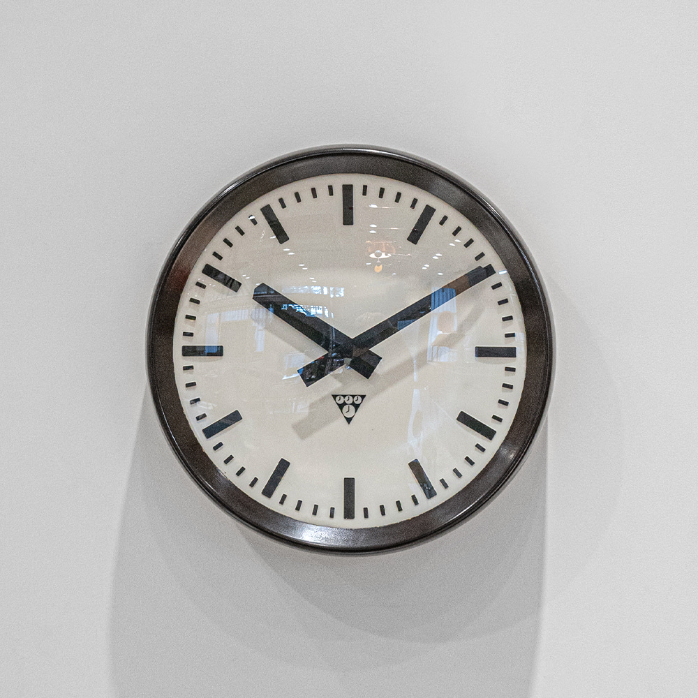 Pragotron Bakelite Wall Clock (두께 8.5cm)