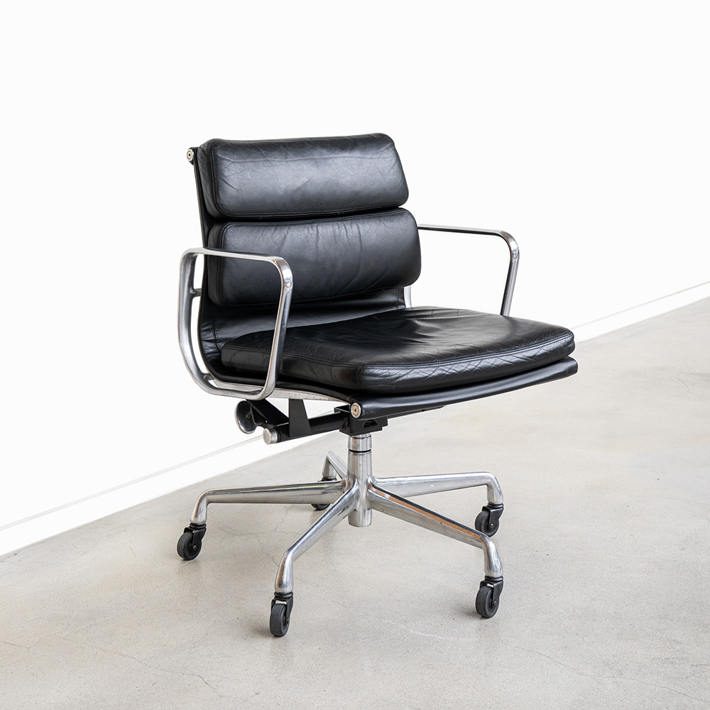 Aluminum Group Soft Pad Management Chair (Black)