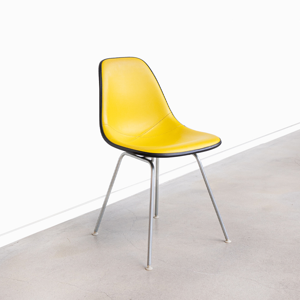 DSX Chair (Yellow Light / Naugahyde)