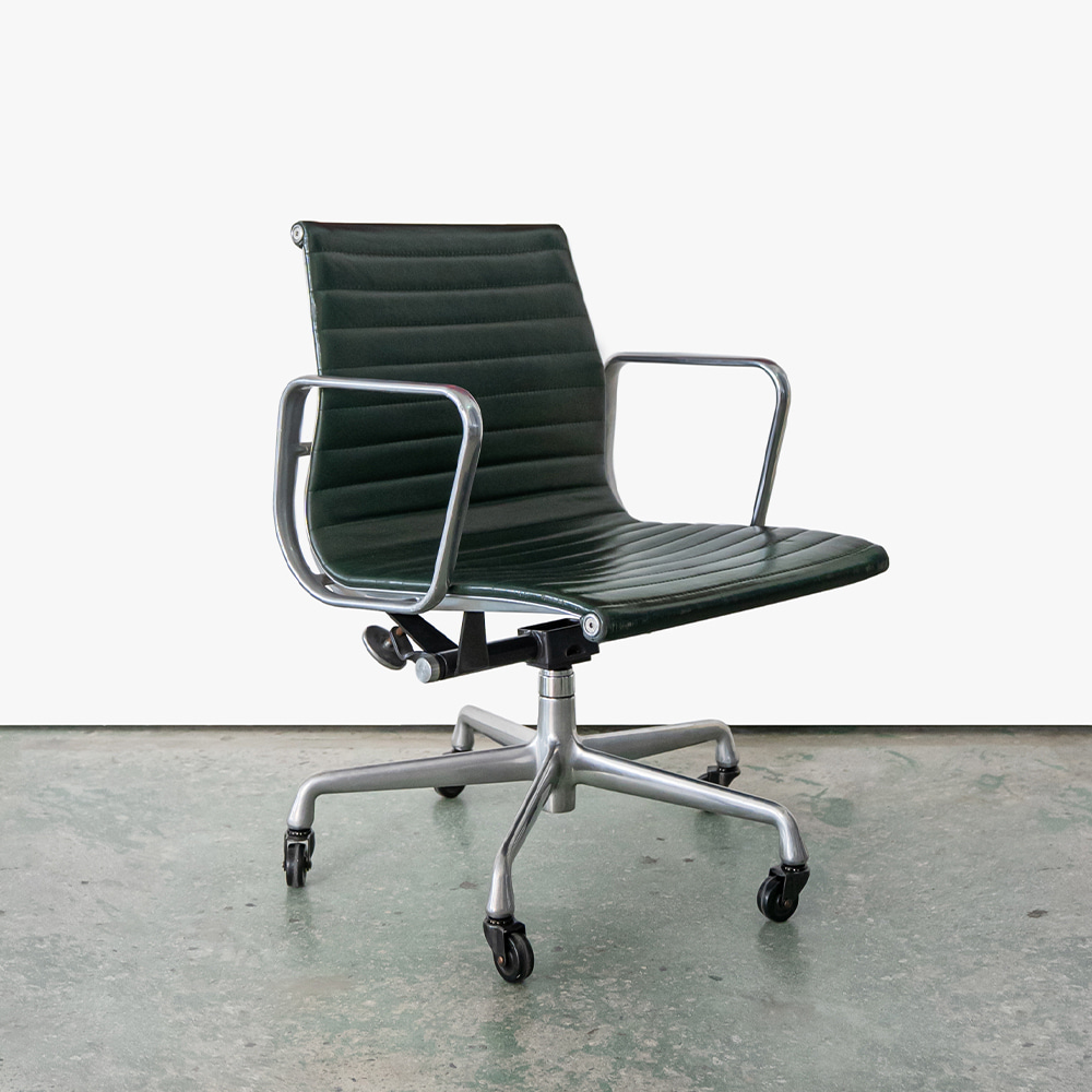 Aluminum Group Management Chair (Green)