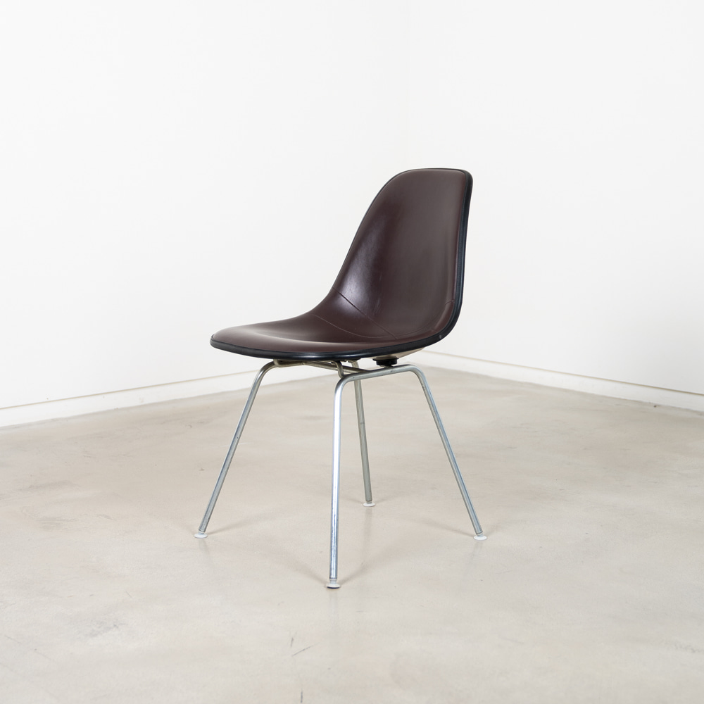 DSX Chair (Mars Violet Dark / Naugahyde)
