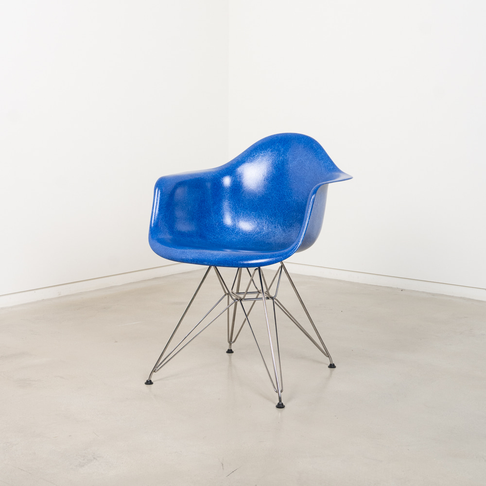 DAR Chair (Ultramarine Blue / Current Version)