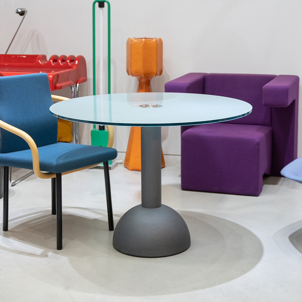 Calice dining table by Lella Vignelli &amp; Massimo Vignelli