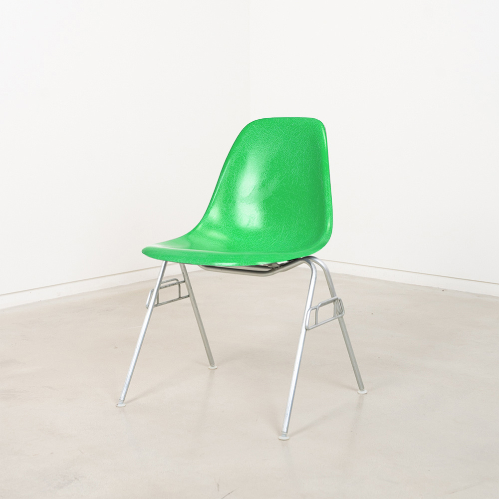 Vintage Eames Fiberglass Side Chair (Cadmium Green)