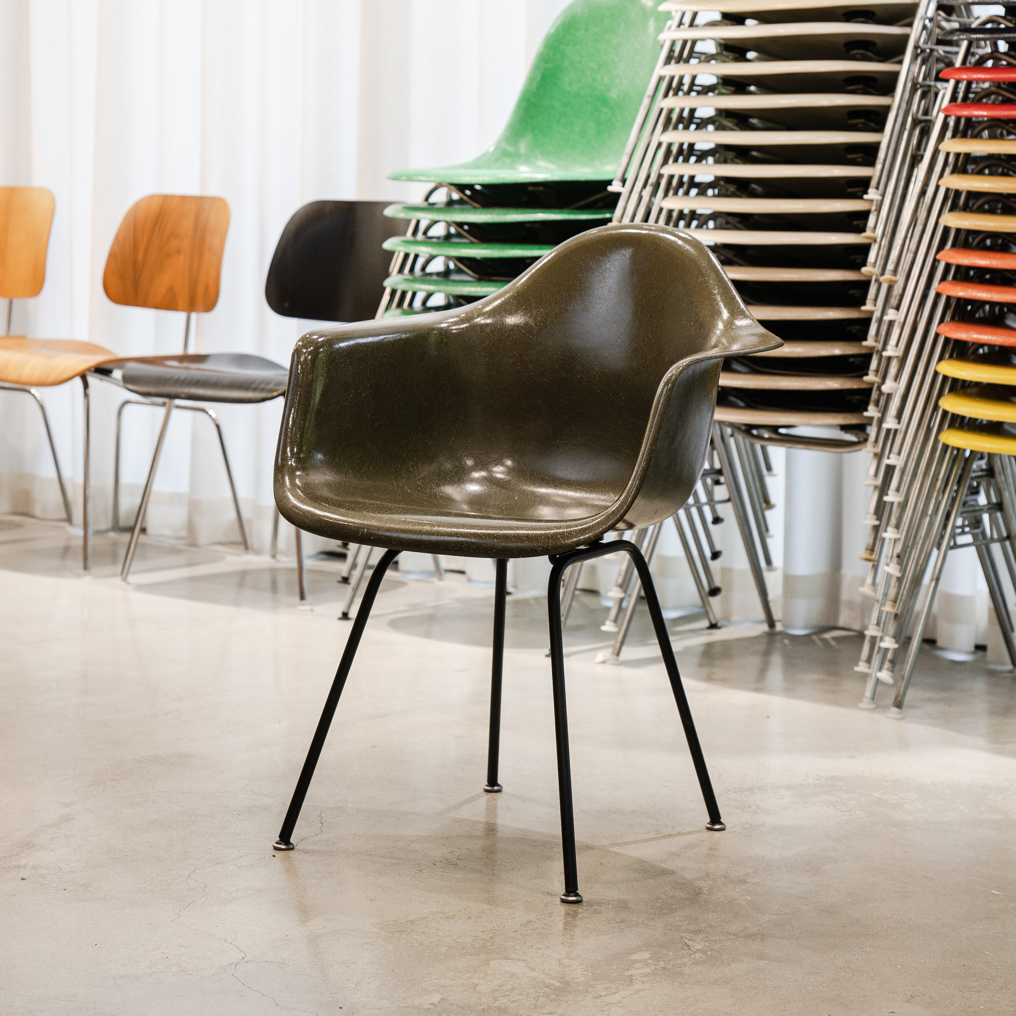 DAX Chair (Olive Green Dark / 50s)