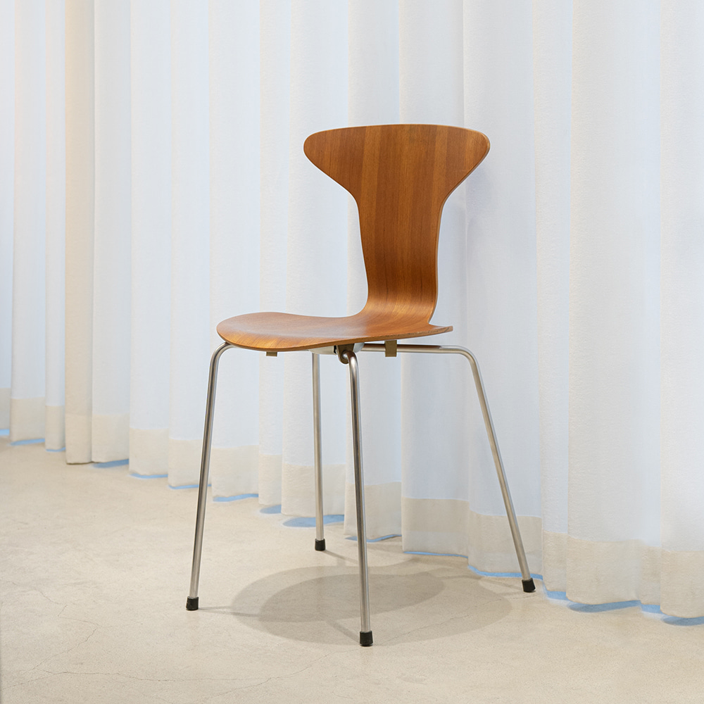 Mosquito Chair by Arne Jacobsen