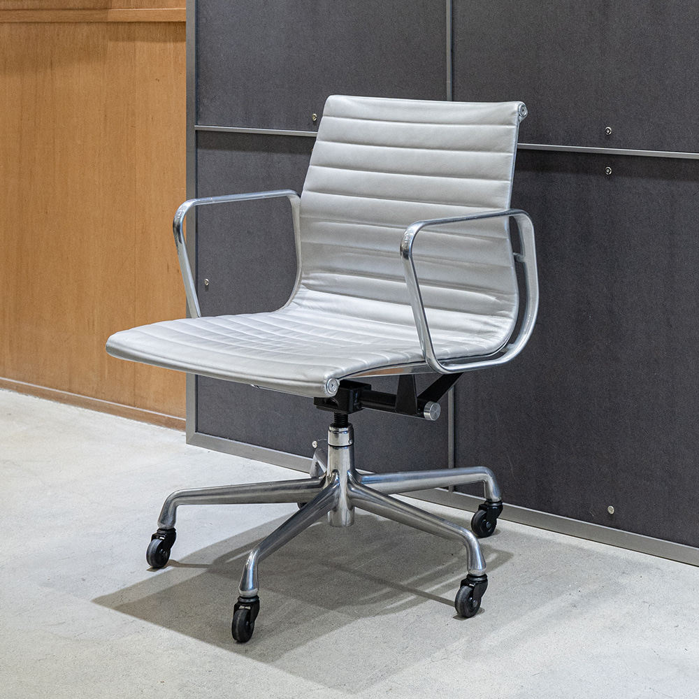Aluminum Group Management Chair ( Silver ) - A003