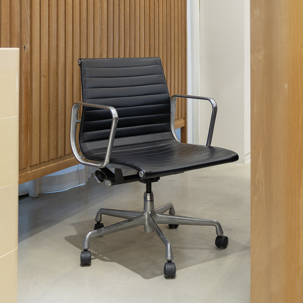 Aluminum Group Management Chair -A003