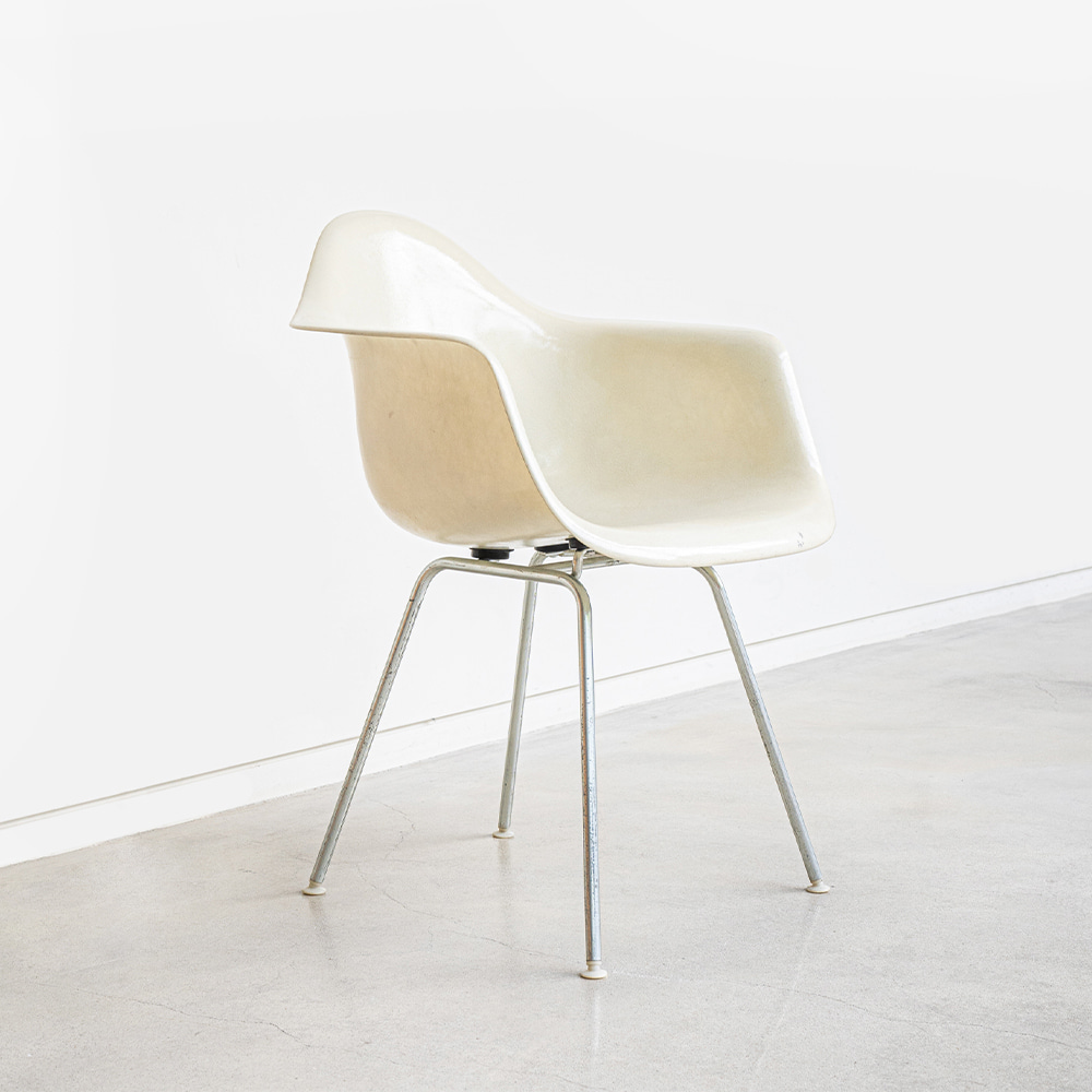 [B급 제품] DAX Chair (Parchment)