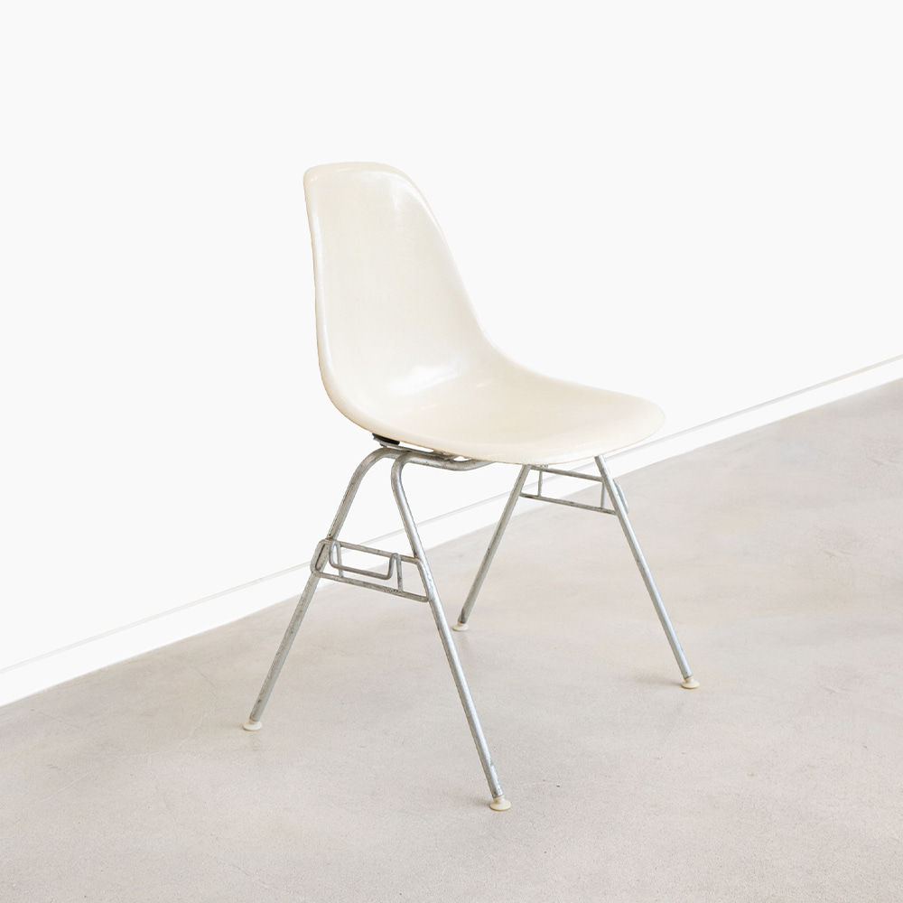[B급제품] DSS Chair (Parchment)