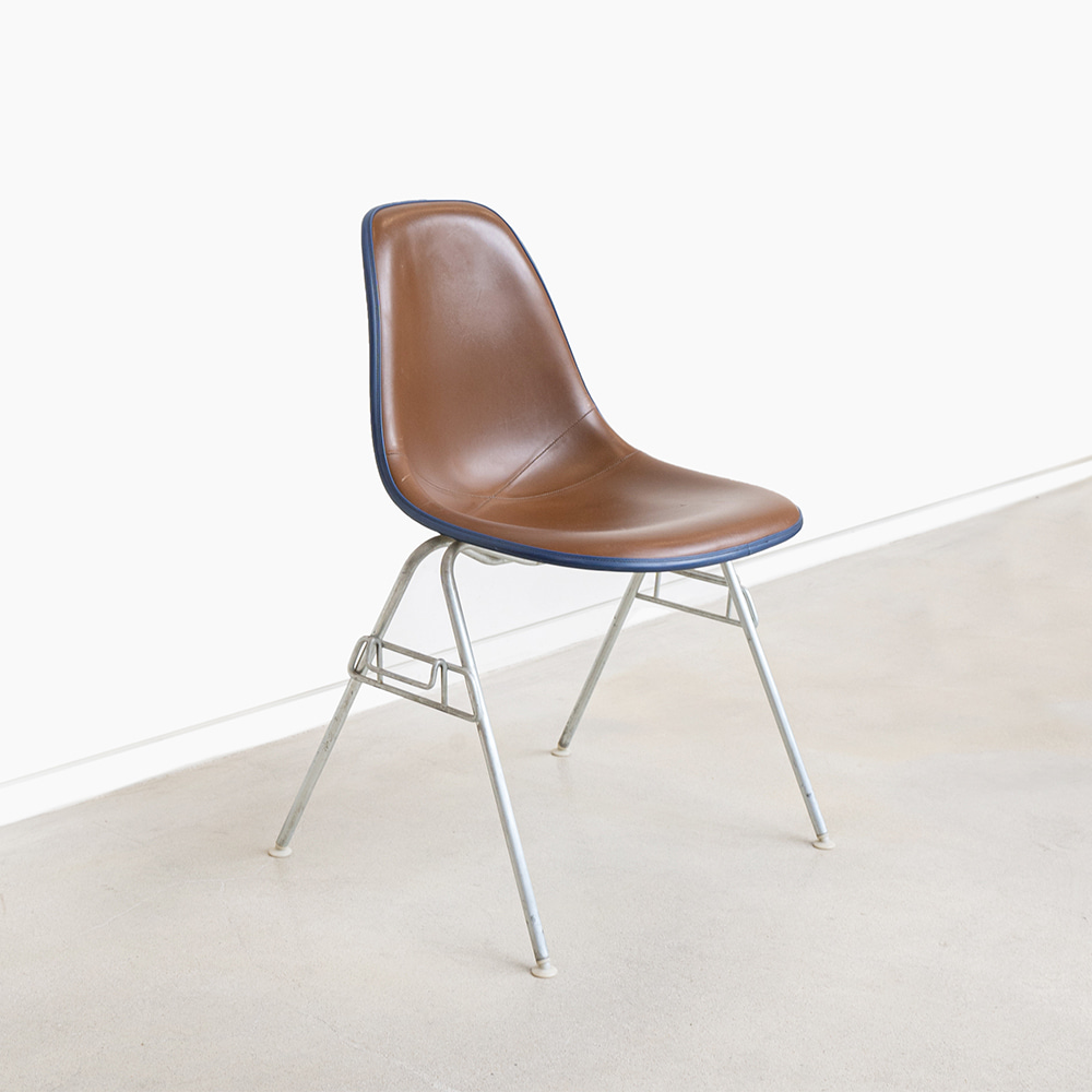 [B급제품] DSS Chair (Sienna / Naugahyde)