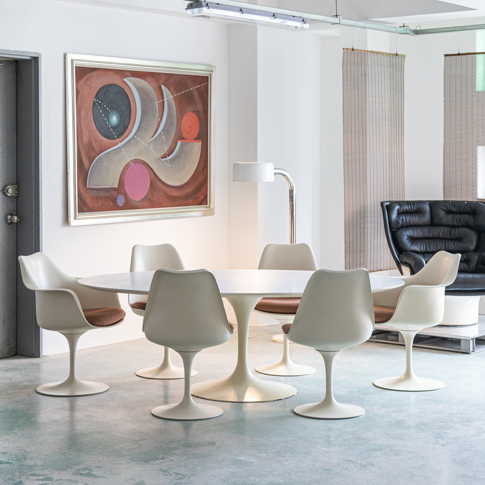Oval Dining Table &amp; Tulip Chair Set by Eero Saarinen