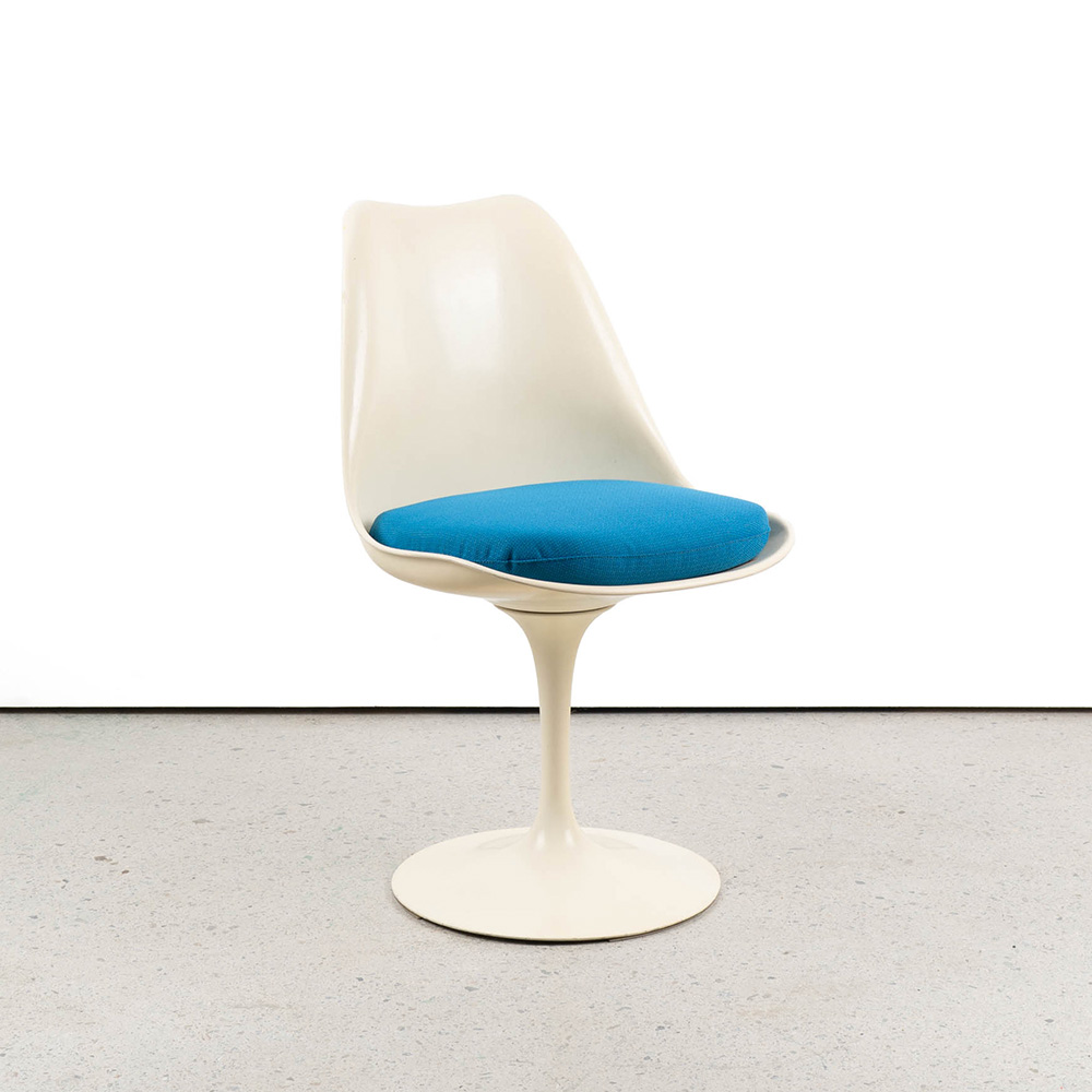 Tulip Chair (Blue Cushion) by Eero Saarinen