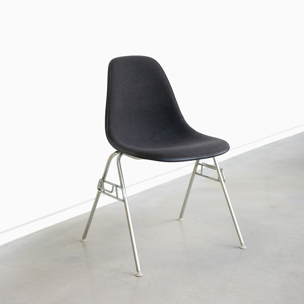 DSS Chair (Black / Hopsack)