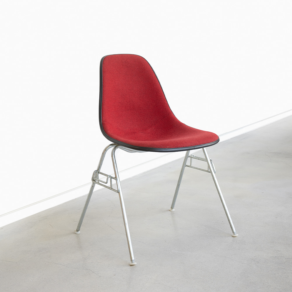 DSS Chair (Crimson Dark / Hopsack)