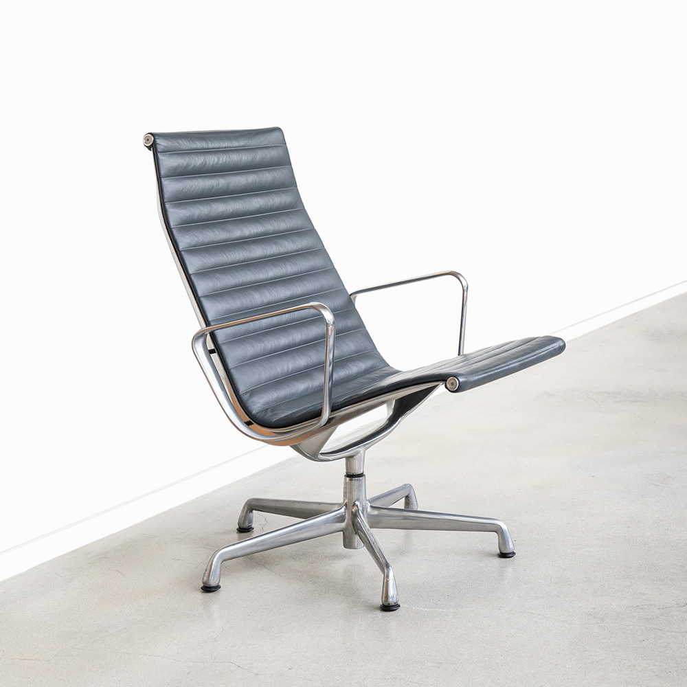 Aluminum Group Lounge Chair (3세대, Charcoal)