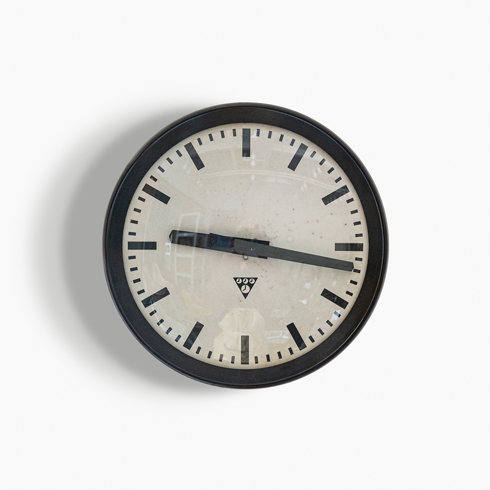 Pragotron Bakelite Wall Clock (두께 6cm) A