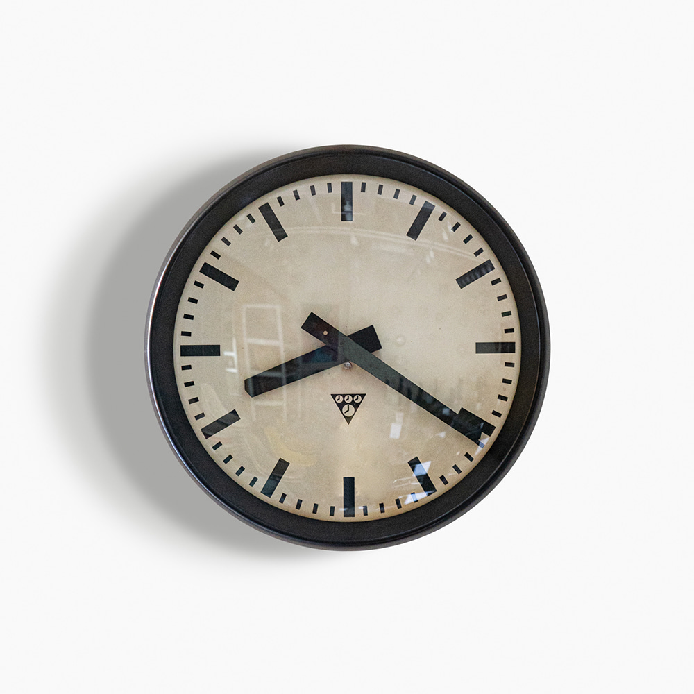 Pragotron Bakelite Wall Clock (두께 6cm) B