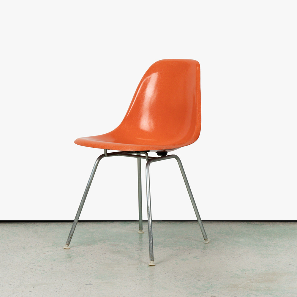 DSX Chair (Red Orange)