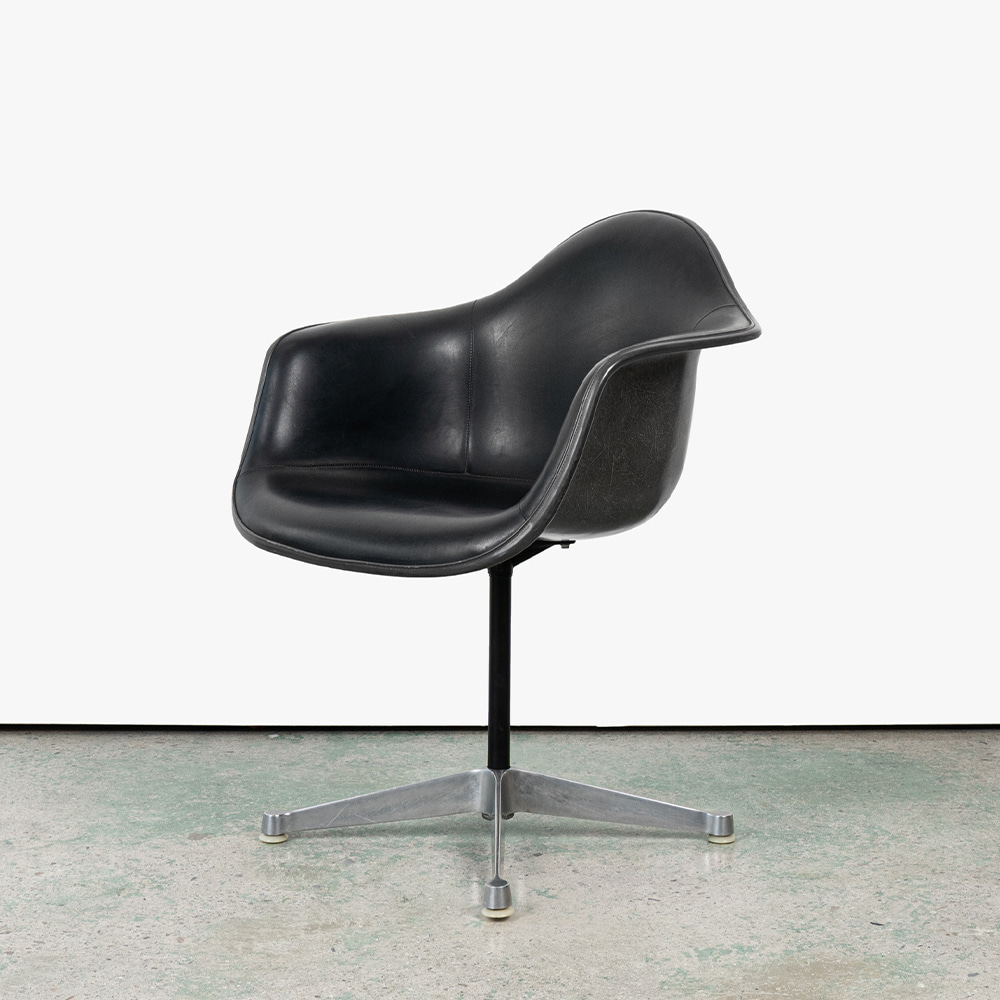 PAC Chair (Black / Naugahyde)