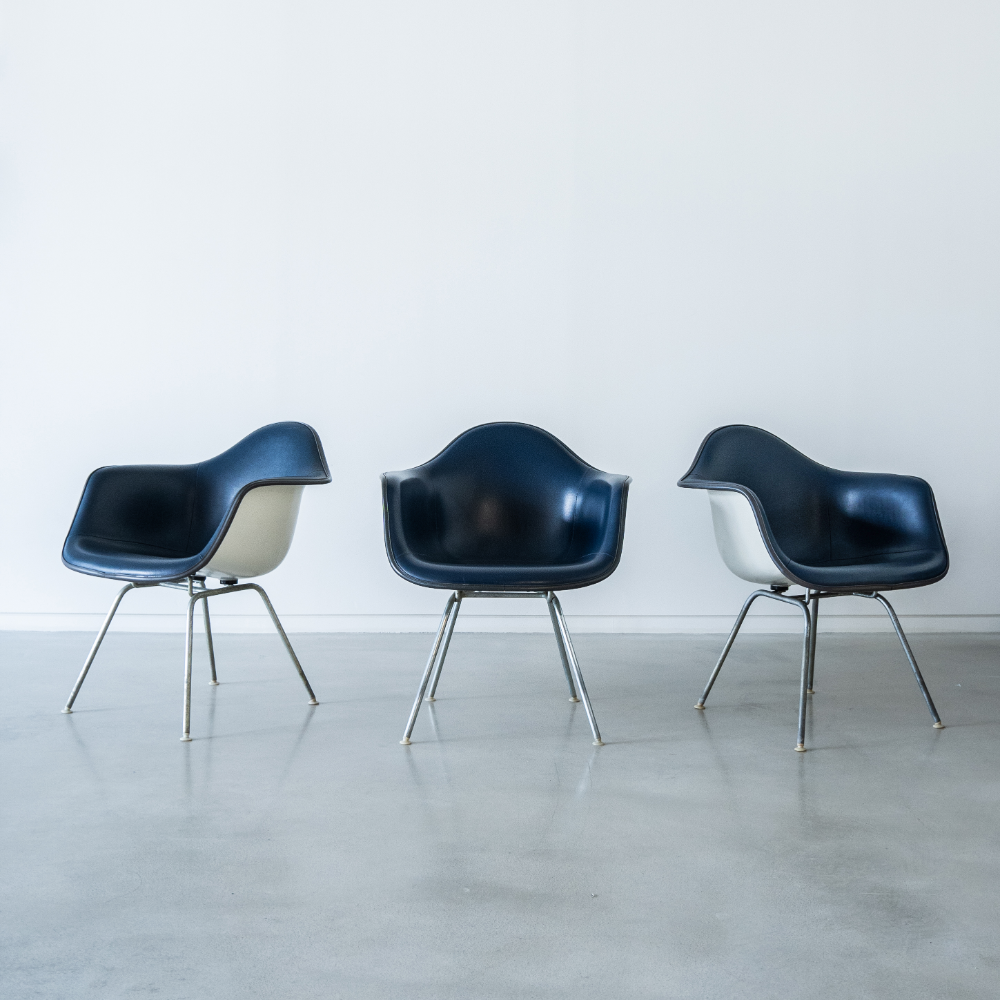 MAX Chair (Navy / Upholstered)