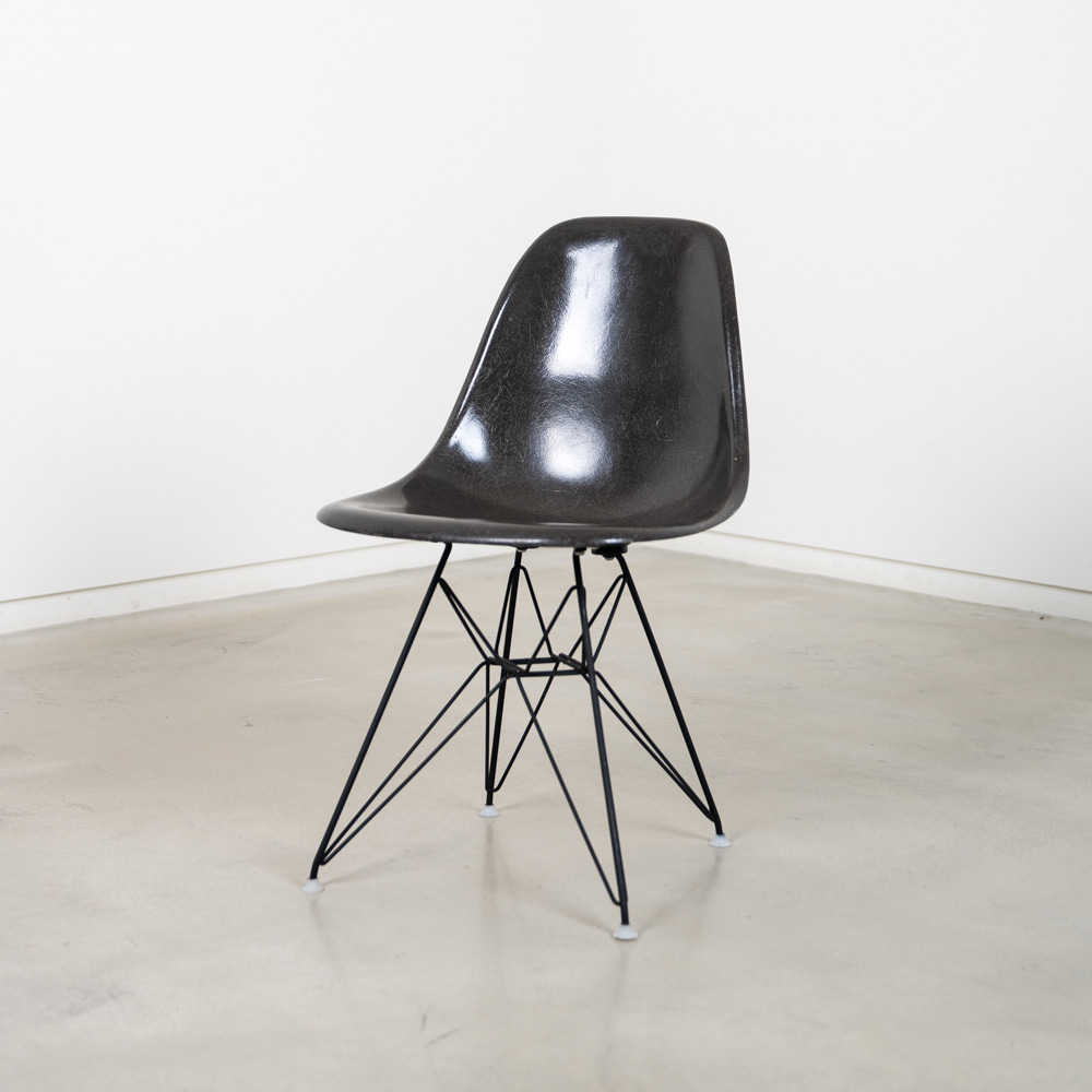 DSR Chair (Dark Tone)