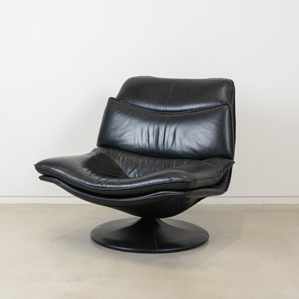Postmodern Black Leather Lounge Chair