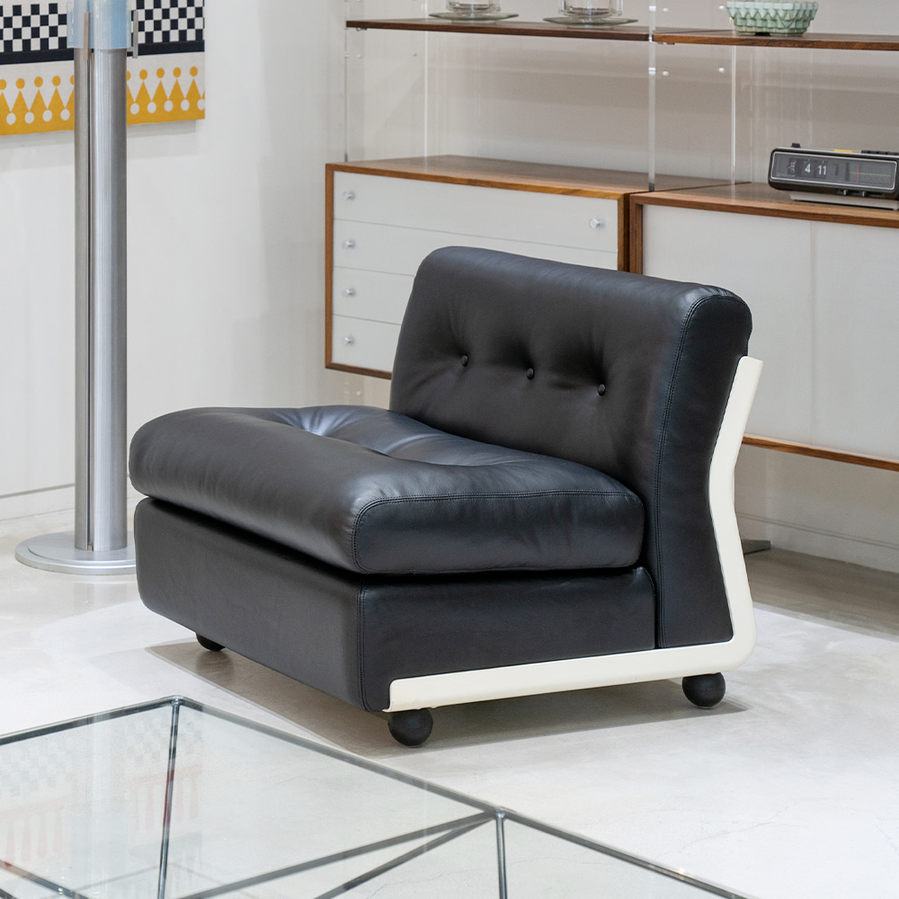 Amanta  Lounge Chair (New Black Leather)
