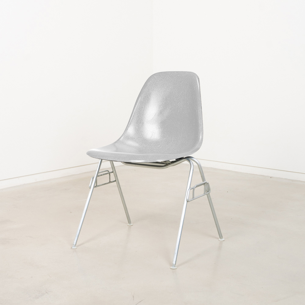 Vintage Eames Fiberglass Side Chair (Grey Light)