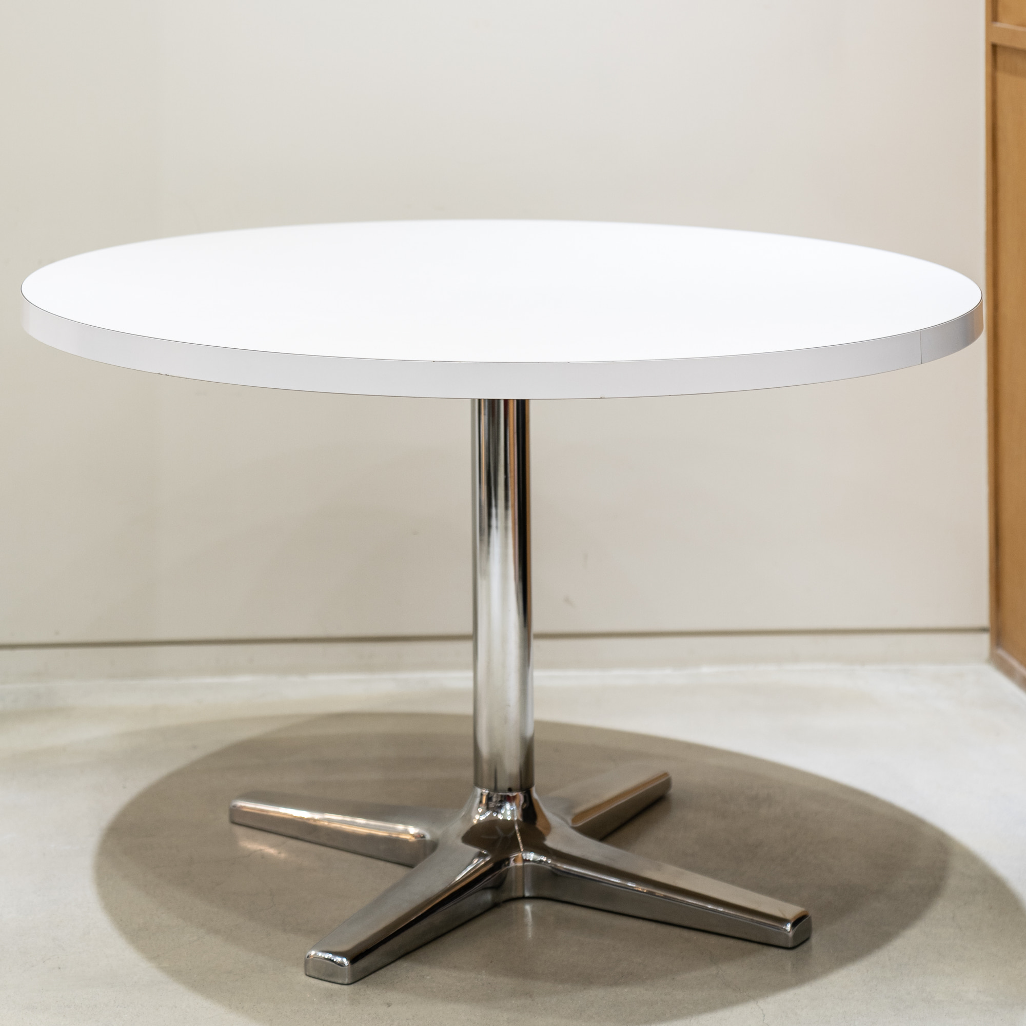 Dining Table by Pastoe