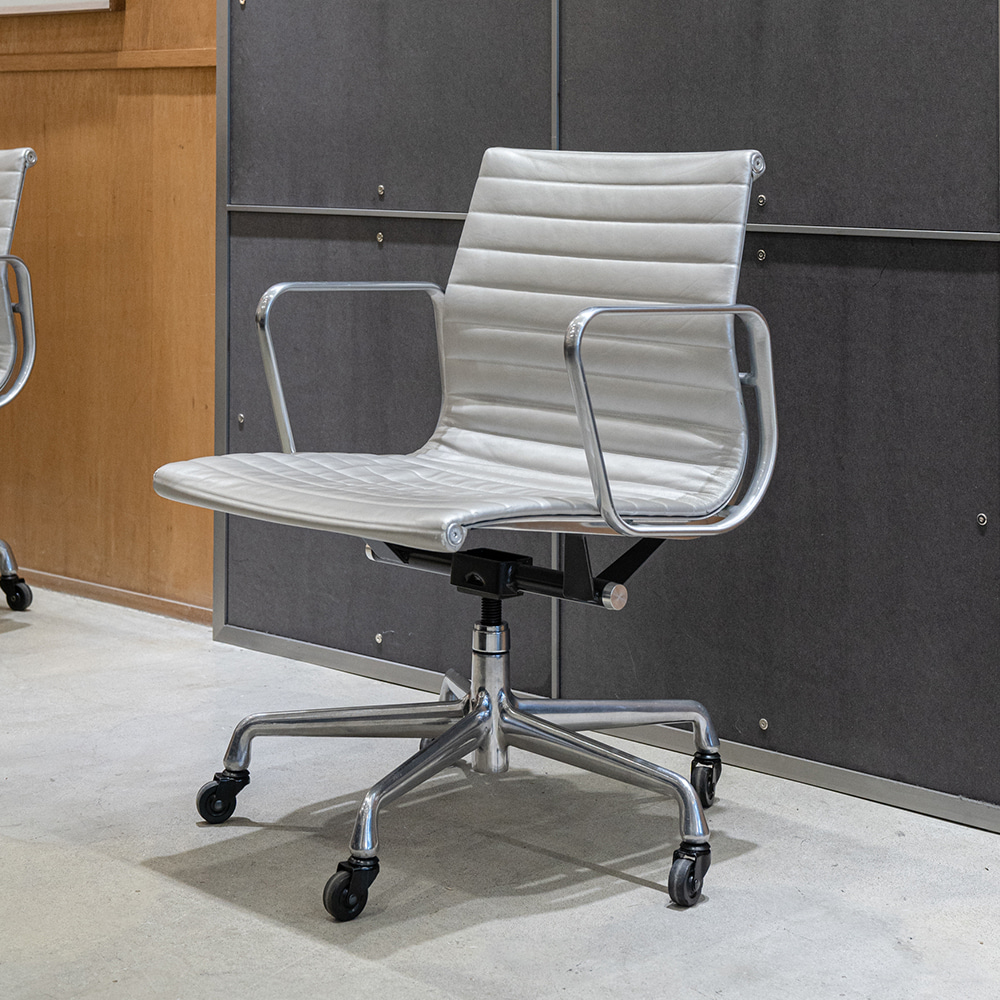 Aluminum Group Management Chair ( Silver ) - A002