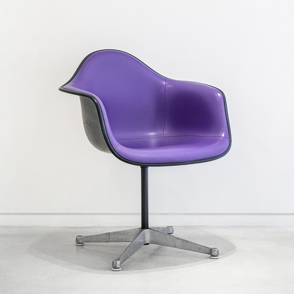 PAC Chair (Violet / Naugahyde)