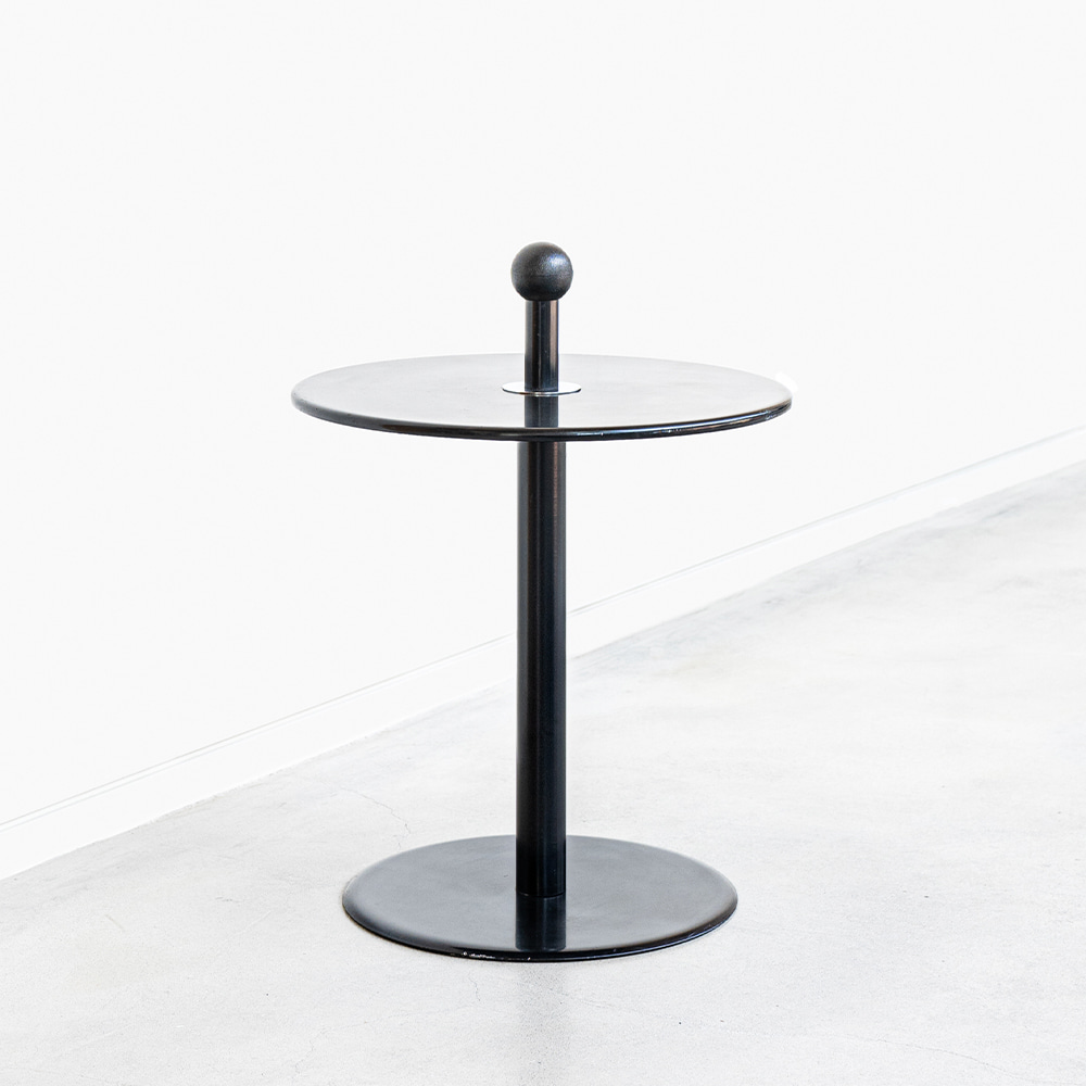 VI side table by Ikea (Black)