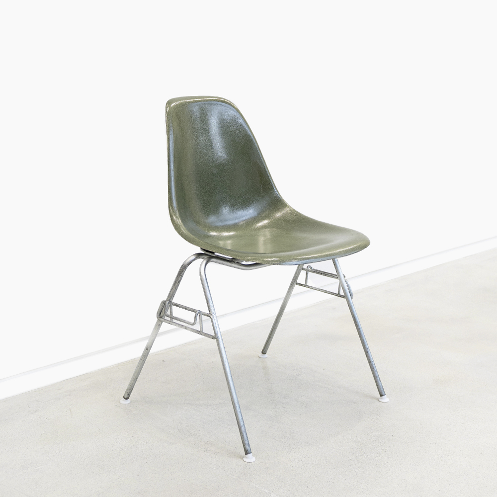 [B급제품]  DSS Chair (Olive Green Dark)