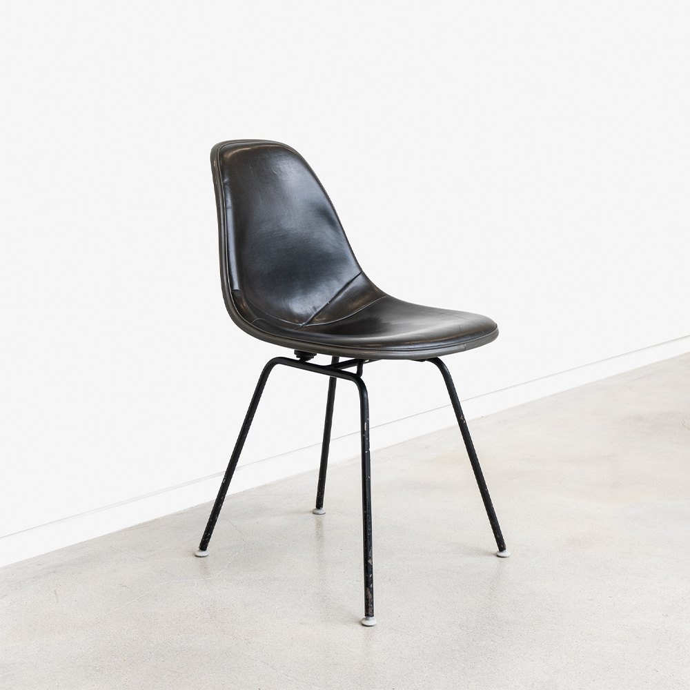 DSX Chair (Painted Back / Black Naugahyde)