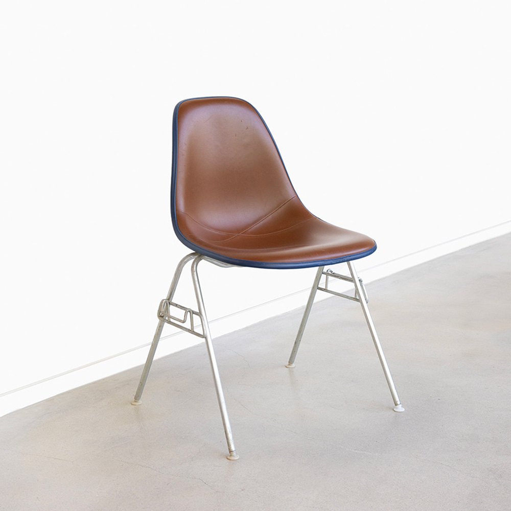 [B급제품] DSS Chair (Sienna / Naugahyde)