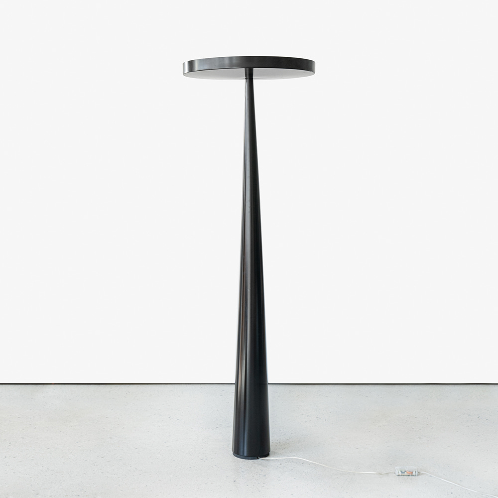 Equilibre F33 Floor Lamp by Luc Ramael (Black)