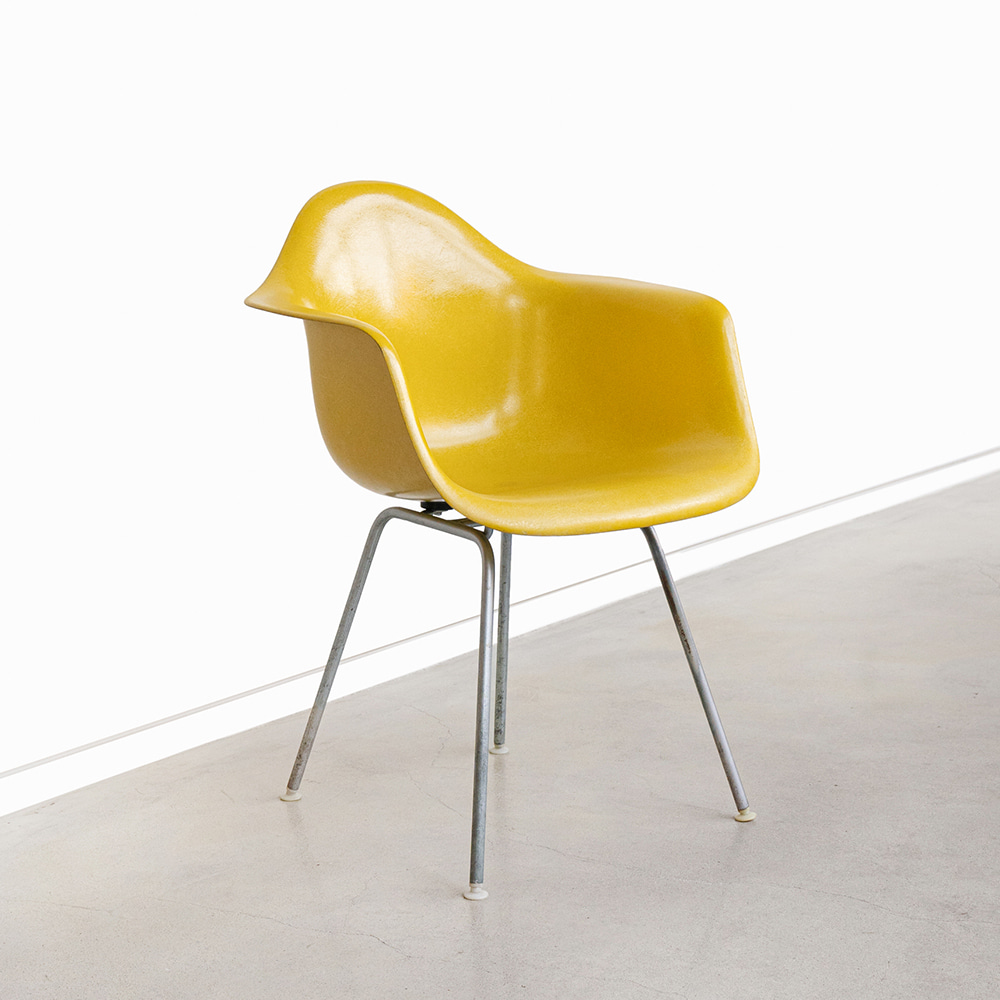 DAX Chair (Canary Yellow)